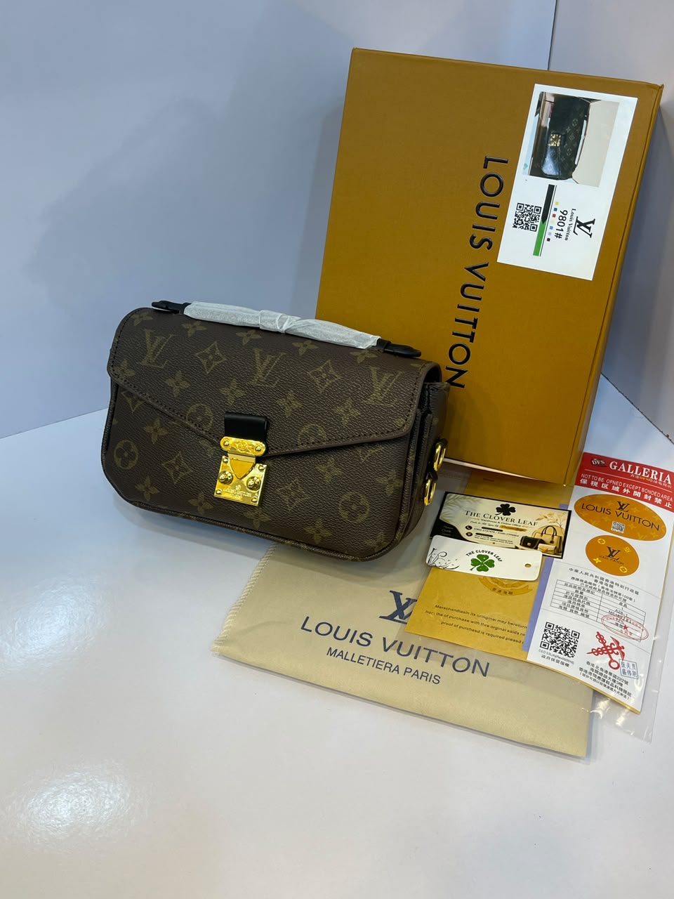 Louis Vuitton Pochette Métis Bag - Master Copy