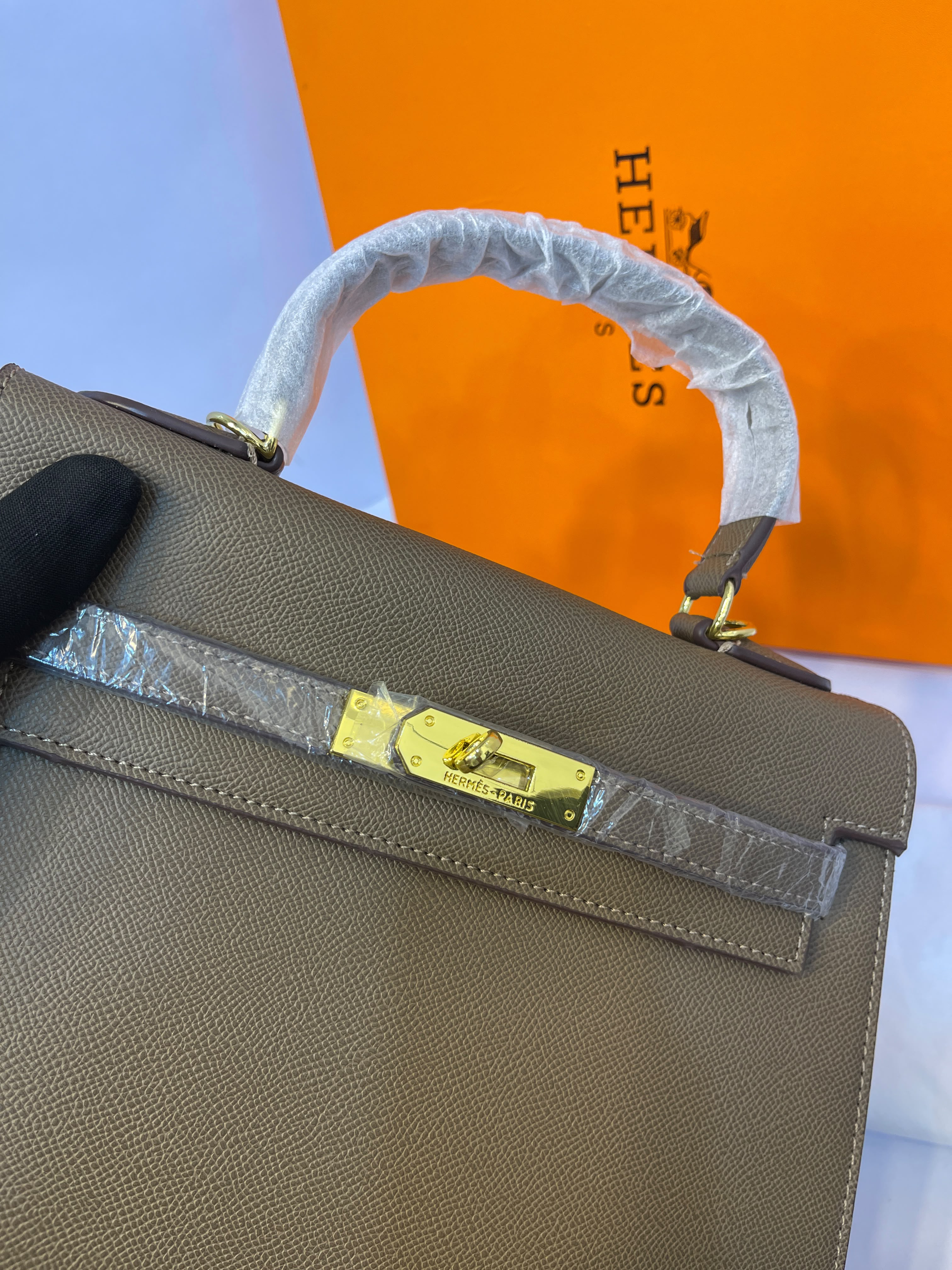 Hermès Kelly 25 Bag - Gold Epsom Leather & Gold Hardware
